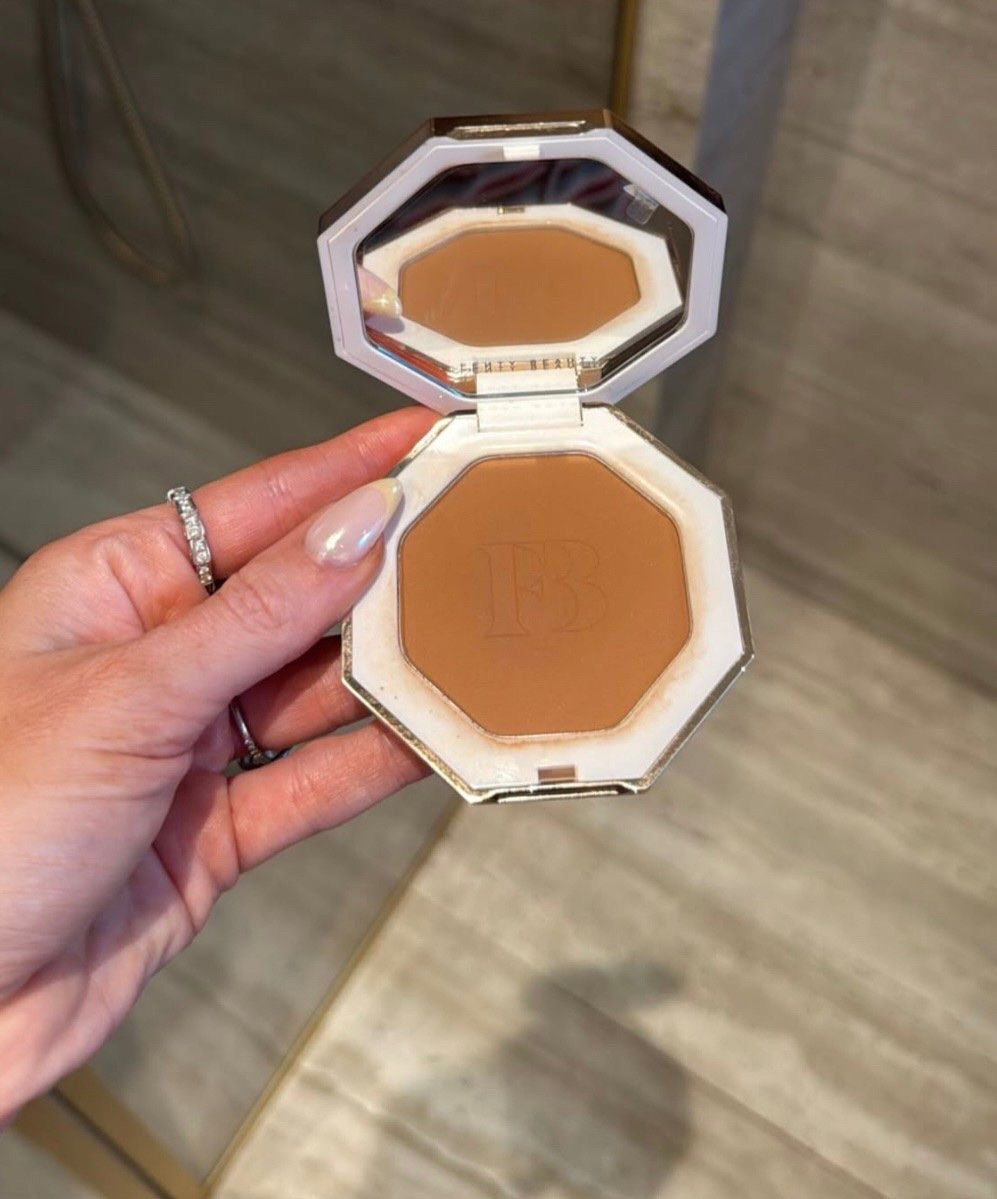 Fenty Beauty Sun Stalk’r Instant Warmth Bronzer 04
