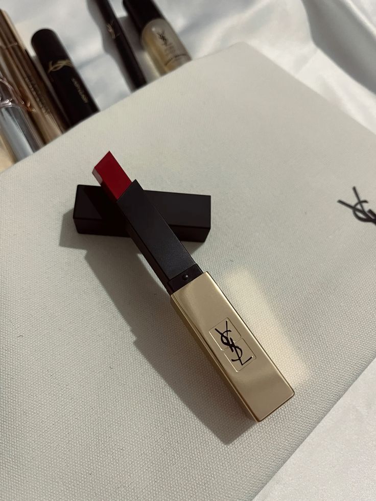 Yves Saint Laurent Rouge pur Couture The Slim Lipstick